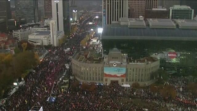 A reação de celebridades ao impeachment do presidente da Coréia do Sul.