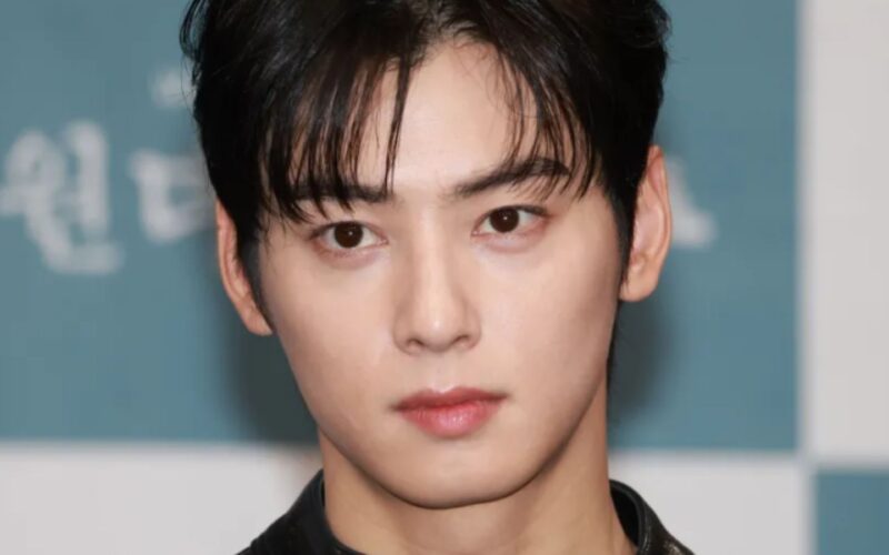 Chegou a vez de Cha Eun Woo se alistar no exército.