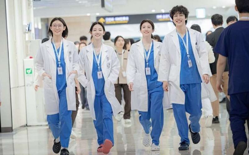 Um Final à Altura do Sucesso: ‘Resident Playbook’ Bate Recordes